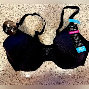 NWT Bali Cool Comfort 34C front closure light padding has wire